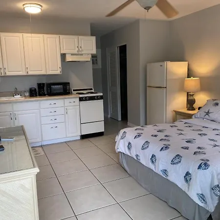 Hideaway Waterfront Resort Cape Coral Exterior photo