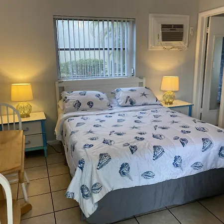 Hideaway Waterfront Resort Cape Coral Exterior photo