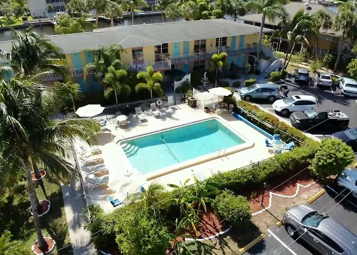 Hideaway Waterfront Resort