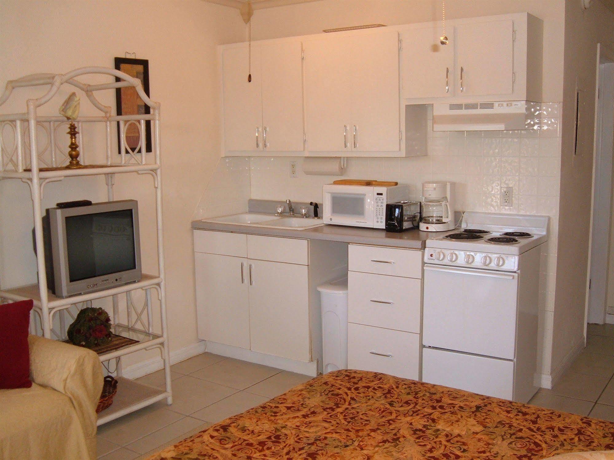Hideaway Waterfront Resort 3*